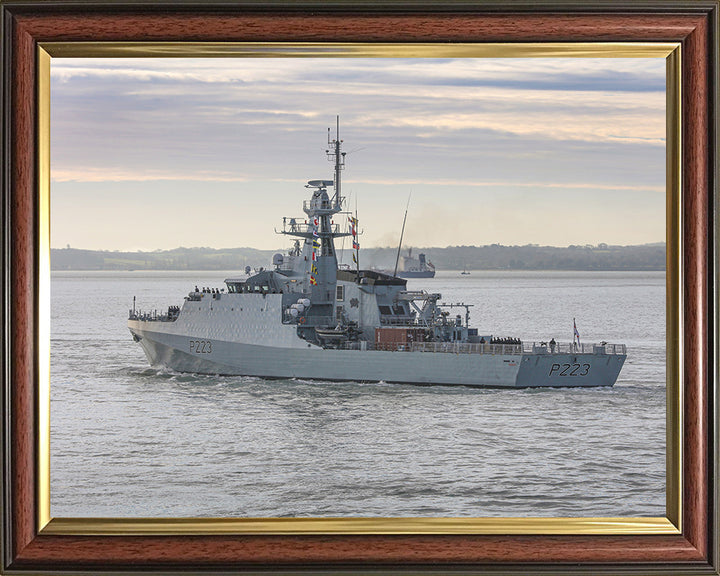 HMS Medway P223 | Photo Print | Framed Print | River Class | Patrol Vessel | Royal Navy Hampshire Prints