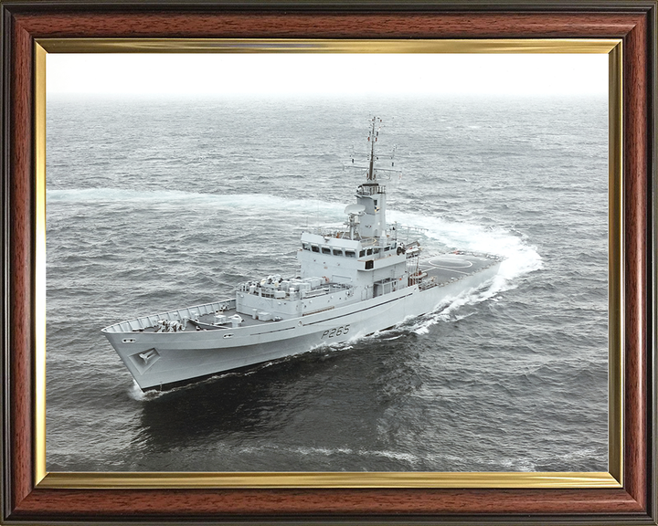 HMS Dumbarton Castle (P265) Royal Navy Castle Class Patrol Vessel Turn To Starboard Photo Print Wall Art Decor Posters, Prints, & Visual Artwork Hampshire Prints 10 x 8 Classic Frame No