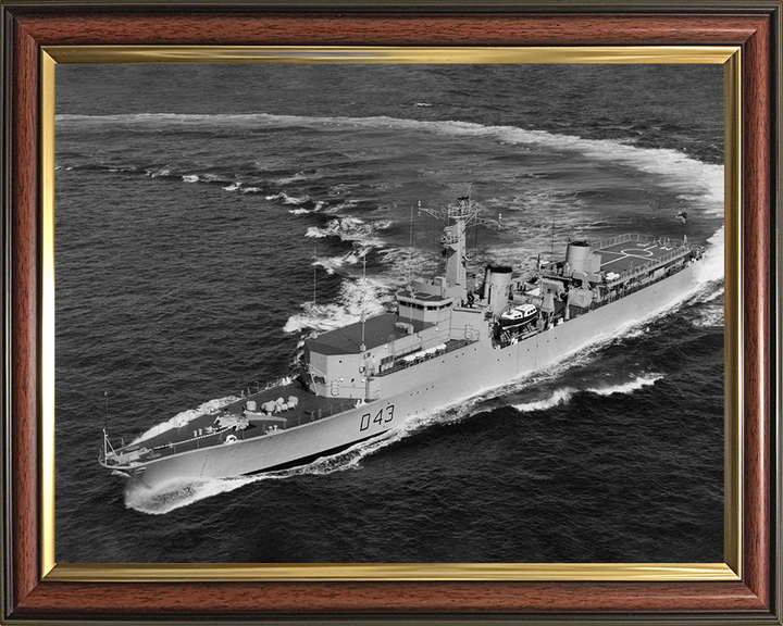 HMS Matapan (D43) Photo Print - At Sea 1975 - Royal Navy Battle Class Destroyer Hampshire Prints 10 x 8 Classic Frame No