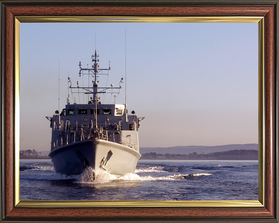 HMS Shoreham M112 | Photo Print | Framed Print | Sandown Class | Minehunter | Royal Navy Hampshire Prints