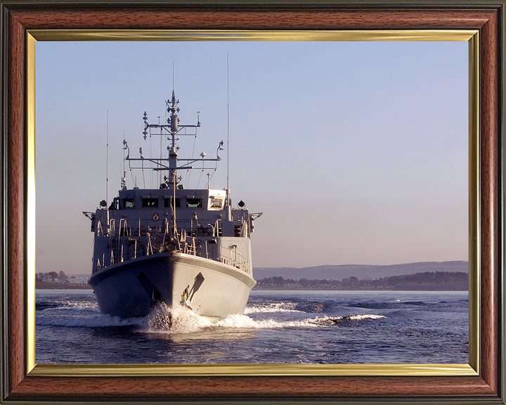 HMS Shoreham M112 | Photo Print | Framed Print | Sandown Class | Minehunter | Royal Navy Hampshire Prints