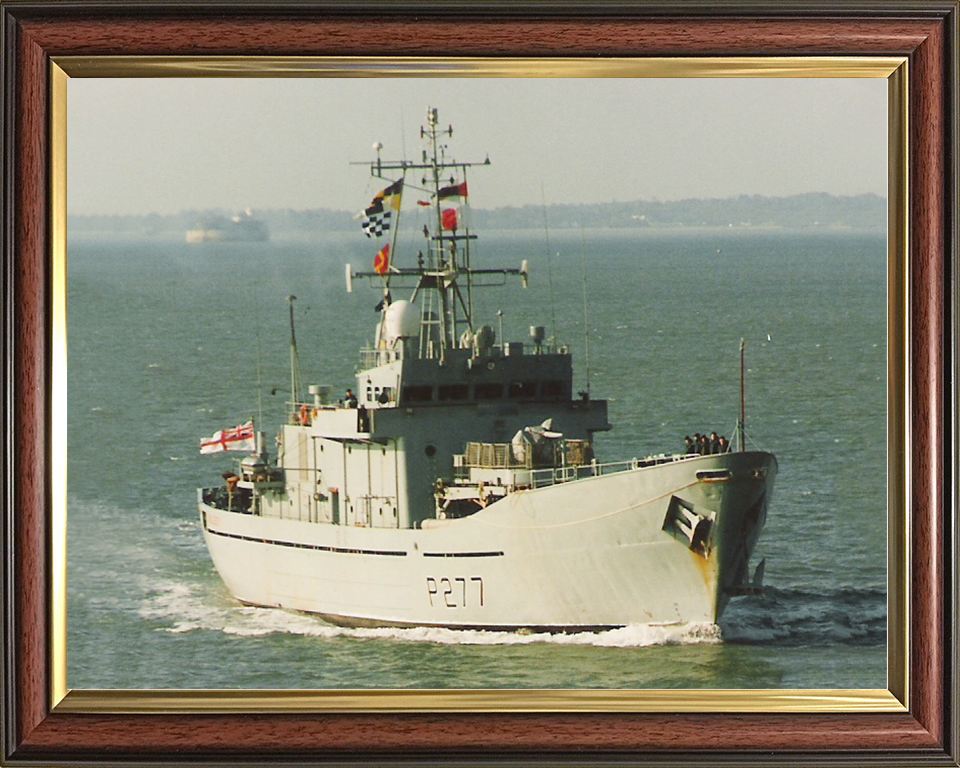 HMS Anglesey (P277) Royal Navy Island Class Patrol Vessel Starboard Bow View Photo Print Wall Art Decor Posters, Prints, & Visual Artwork Hampshire Prints 10 x 8 Classic Frame No
