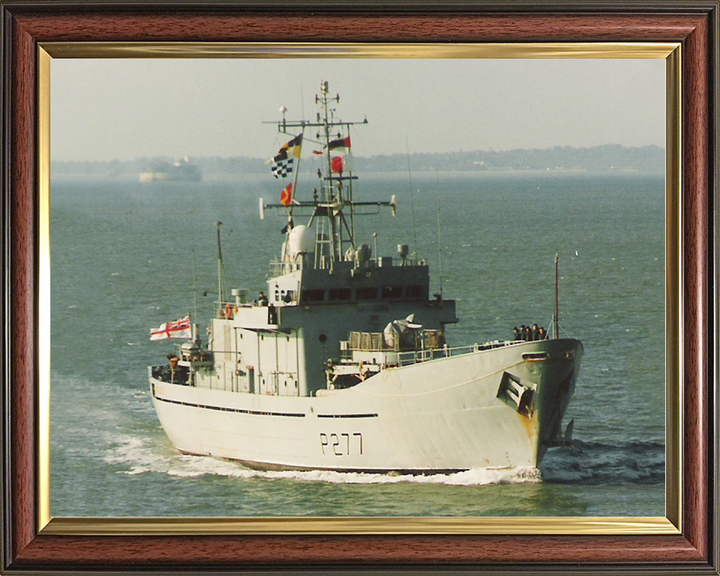 HMS Anglesey (P277) Royal Navy Island Class Patrol Vessel Starboard Bow View Photo Print Wall Art Decor Posters, Prints, & Visual Artwork Hampshire Prints 10 x 8 Classic Frame No