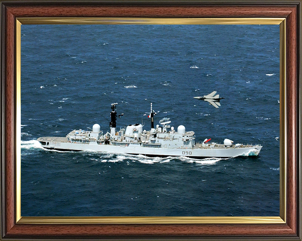 HMS Southampton (D90) Photo Print - Starboard View - Royal Navy Type 42 Destroyer Posters, Prints, & Visual Artwork Hampshire Prints 10 x 8 Classic Frame No