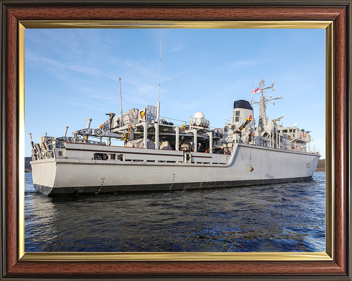 HMS Cattistock (M31) Royal Navy Hunt Class MineHunter Starboard Quarter View Photo Print Wall Art Decor Posters, Prints, & Visual Artwork Hampshire Prints 10 x 8 Classic Frame No