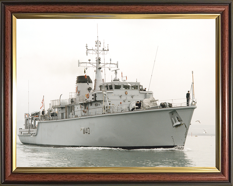 HMS Berkeley (M40) Royal Navy Hunt Class Mine Warfare Vessel Entering Harbour Photo Print Wall Art Decor Posters, Prints, & Visual Artwork Hampshire Prints 10 x 8 Classic Frame No