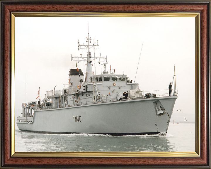HMS Berkeley (M40) Royal Navy Hunt Class Mine Warfare Vessel Entering Harbour Photo Print Wall Art Decor Posters, Prints, & Visual Artwork Hampshire Prints 10 x 8 Classic Frame No