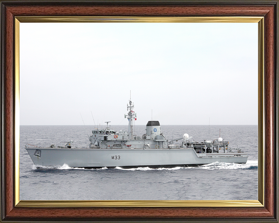 HMS Brocklesby (M33) Royal Navy Hunt Class Mine Warfare Vessel Port Beam View Photo Print Wall Art Decor Posters, Prints, & Visual Artwork Hampshire Prints 10 x 8 Classic Frame No