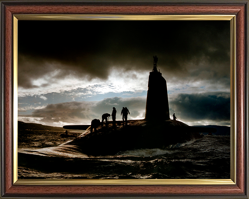 HMS Victorious (S29) Photo Print - Clyde 1995 - Royal Navy Vanguard Class Submarine Hampshire Prints 11.7 x 8.3 (A4) Classic Frame No
