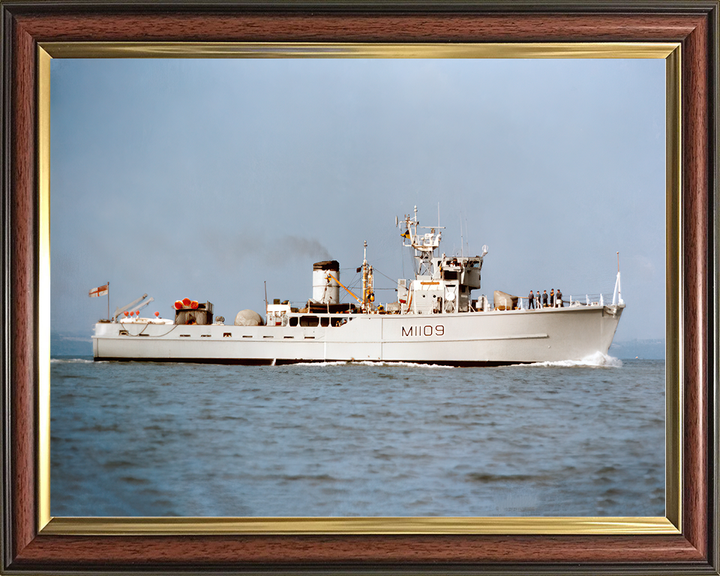 HMS Bickington (M1109) Royal Navy Ton Class Minesweeper Starboard Beam View Photo Print Wall Art Decor Posters, Prints, & Visual Artwork Hampshire Prints 10 x 8 Classic Frame No
