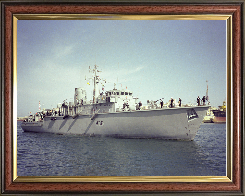 HMS Bicester (M36) Royal Navy Hunt Class Mine Warfare Vessel Entering Harbour Photo Print Wall Art Decor Posters, Prints, & Visual Artwork Hampshire Prints 10 x 8 Classic Frame No