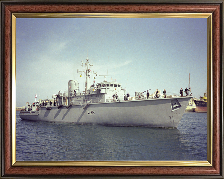 HMS Bicester (M36) Royal Navy Hunt Class Mine Warfare Vessel Entering Harbour Photo Print Wall Art Decor Posters, Prints, & Visual Artwork Hampshire Prints 10 x 8 Classic Frame No
