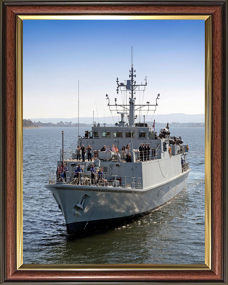 HMS Pembroke M107 | Photo Print | Framed Print | Sandown Class | Minehunter | Royal Navy Hampshire Prints