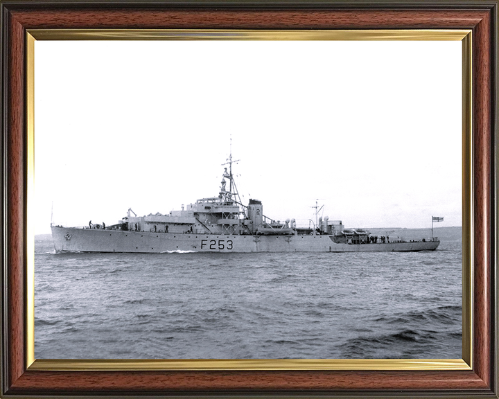 HMS Helmsdale (F253) Photo Print - Port Side View - Royal Navy River Class Frigate Posters, Prints, & Visual Artwork Hampshire Prints 10 x 8 Classic Frame No