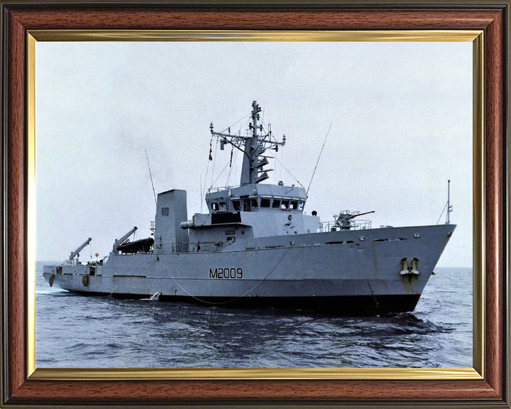 HMS Itchen M2009 Royal Navy River class minesweeper Photo Print or Framed Print - Hampshire Prints