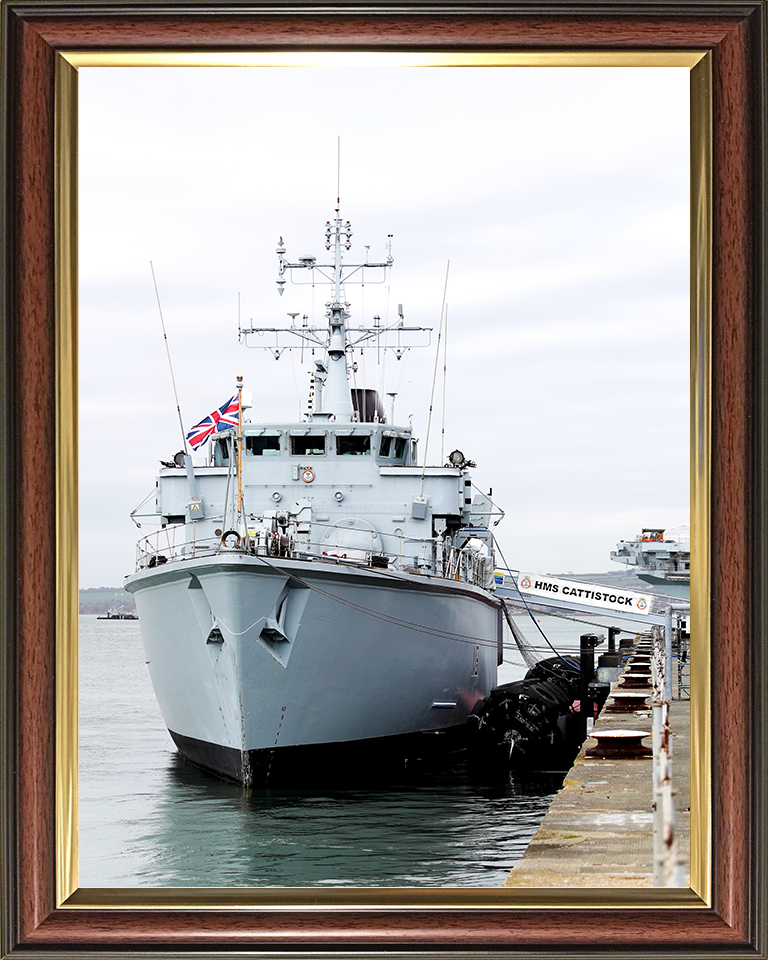 HMS Cattistock (M31) Royal Navy Hunt Class MineHunter Alongside in Portsmouth Photo Print Wall Art Decor Posters, Prints, & Visual Artwork Hampshire Prints 10 x 8 Classic Frame No