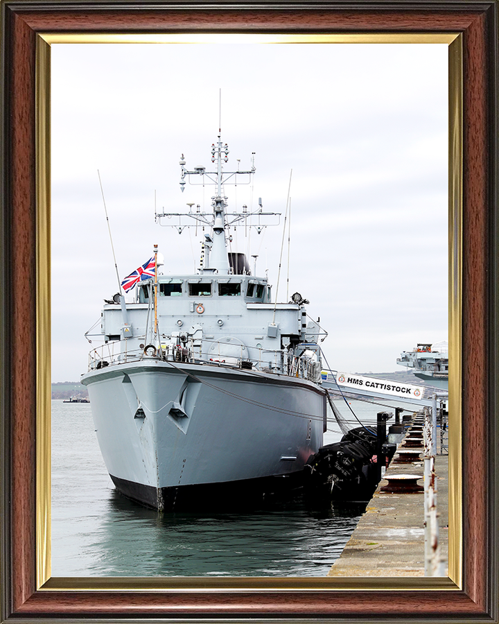 HMS Cattistock (M31) Royal Navy Hunt Class MineHunter Alongside in Portsmouth Photo Print Wall Art Decor Posters, Prints, & Visual Artwork Hampshire Prints 10 x 8 Classic Frame No