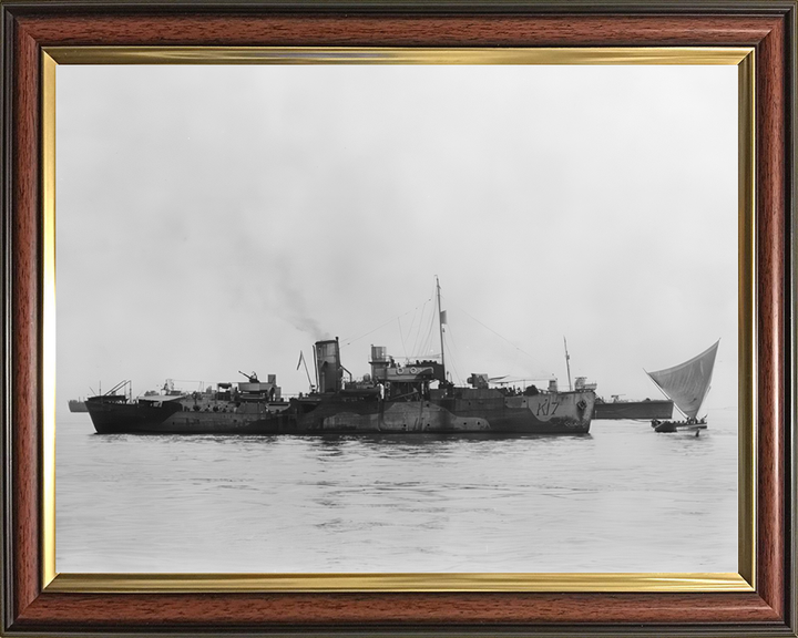 HMS Amaranthus (K17) Royal Navy Flower Class Corvette Warship Starboard View Photo Print Wall Art Decor Posters, Prints, & Visual Artwork Hampshire Prints 10 x 8 Classic Frame No
