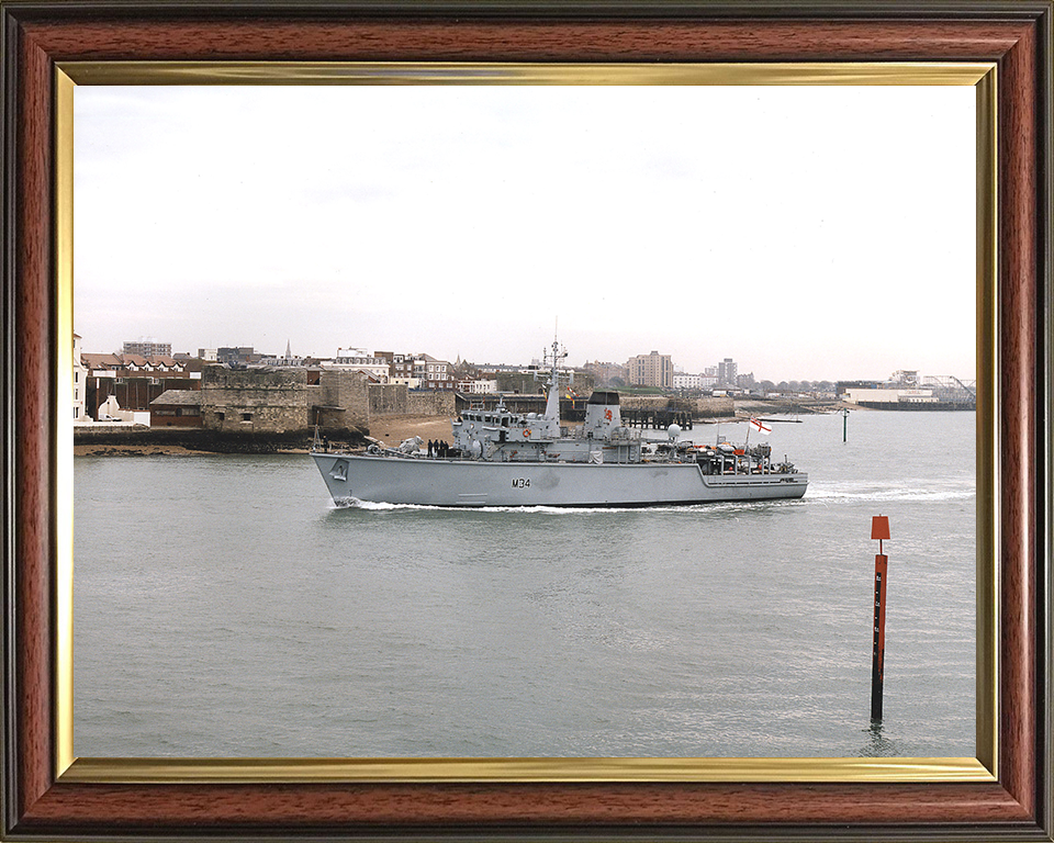 HMS Middleton (M34) Photo Print - Portsmouth 1997 - Royal Navy Hunt Class Mine Warfare Vessel Hampshire Prints 10 x 8 Classic Frame No