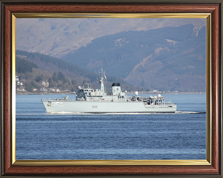 HMS Cattistock (M31) Royal Navy Hunt Class MineHunter Port Beam View Photo Print Wall Art Decor Posters, Prints, & Visual Artwork Hampshire Prints 10 x 8 Classic Frame No