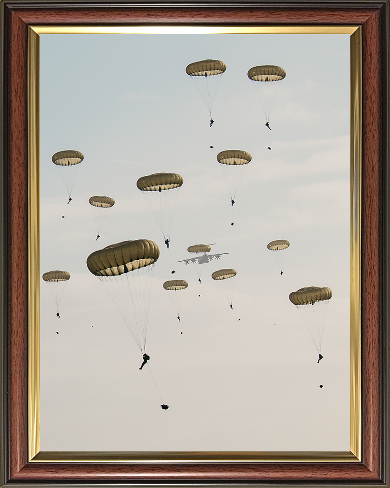 British Army Parachute Regiment Parachuting 2026 Photo Print Wall Art Military Decor Posters, Prints, & Visual Artwork Hampshire Prints 10 x 8 Classic Frame No
