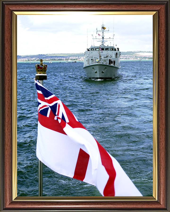HMS Bangor (M109) Photo Print - Golden Jubilee 2002 - Royal Navy Sandown Class Minehunter Posters, Prints, & Visual Artwork Hampshire Prints 10 x 8 Classic Frame No