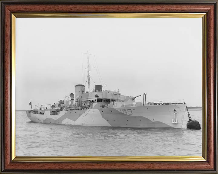 HMS Bergamot (K189) Photo Print - At A Buoy 1942 - Royal Navy Flower Class Corvette Hampshire Prints 10 x 8 Classic Frame No