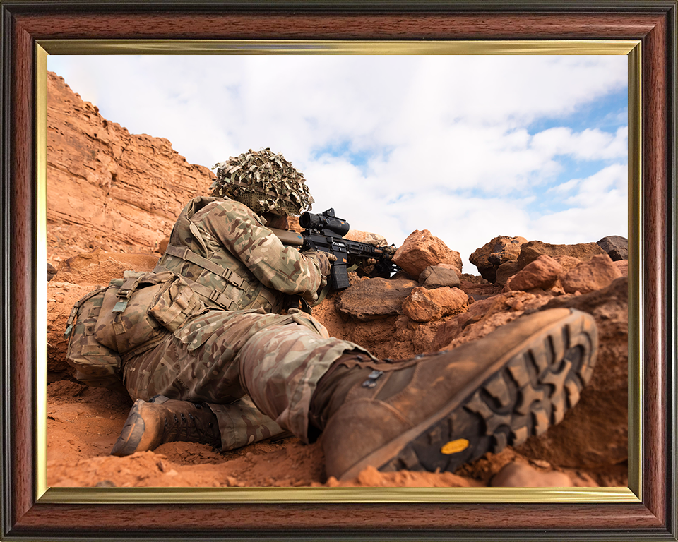 Soldier with a sharpshooter rifle Photo Print - British Army Hampshire Prints 10 x 8 Classic Frame No