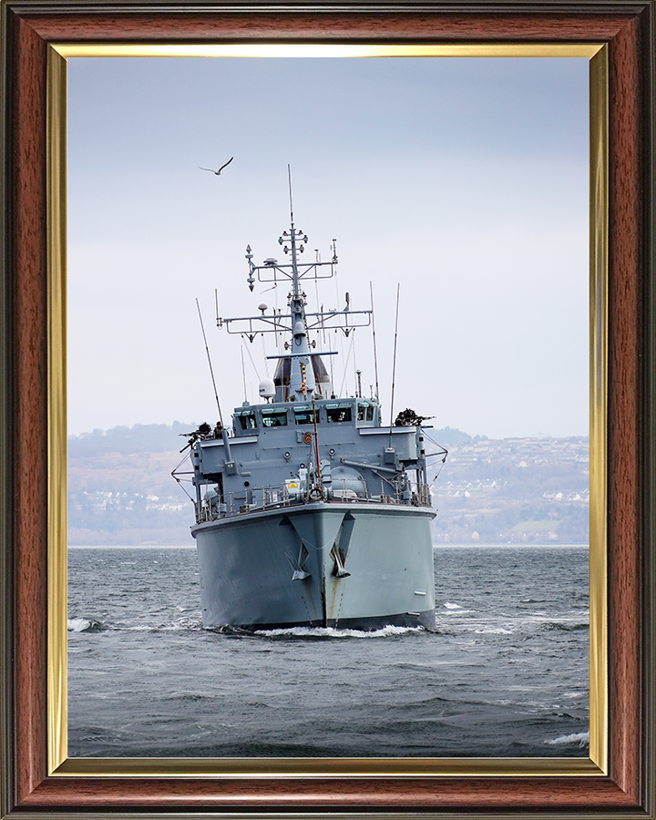 HMS Brocklesby (M33) Royal Navy Hunt Class Mine Warfare Vessel Bow View Photo Print Wall Art Decor Posters, Prints, & Visual Artwork Hampshire Prints 10 x 8 Classic Frame No