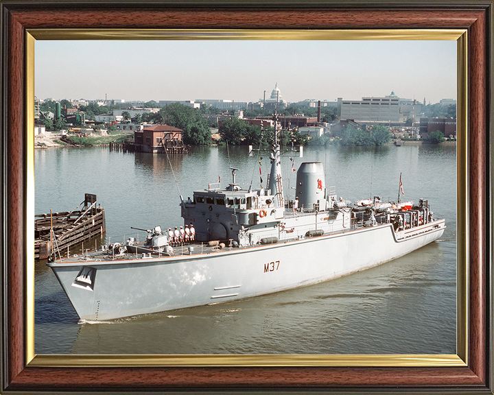 HMS Chiddingfold (M37) Royal Navy Hunt Class Minehunter Entering Washington Photo Print Wall Art Decor Posters, Prints, & Visual Artwork Hampshire Prints 10 x 8 Classic Frame No