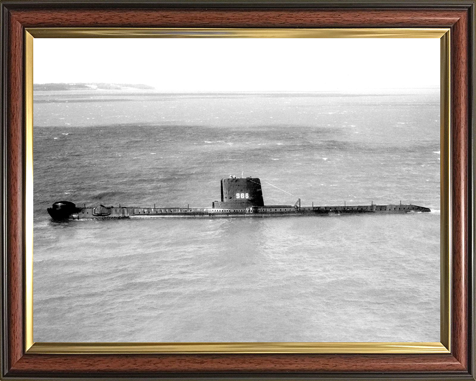 HMS Alderney (S66) (P416) Photo Print - Port Beam View - Royal Navy Amphion Class Submarine Hampshire Prints 10 x 8 Classic Frame No