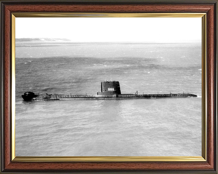 HMS Alderney (S66) (P416) Photo Print - Port Beam View - Royal Navy Amphion Class Submarine Hampshire Prints 10 x 8 Classic Frame No