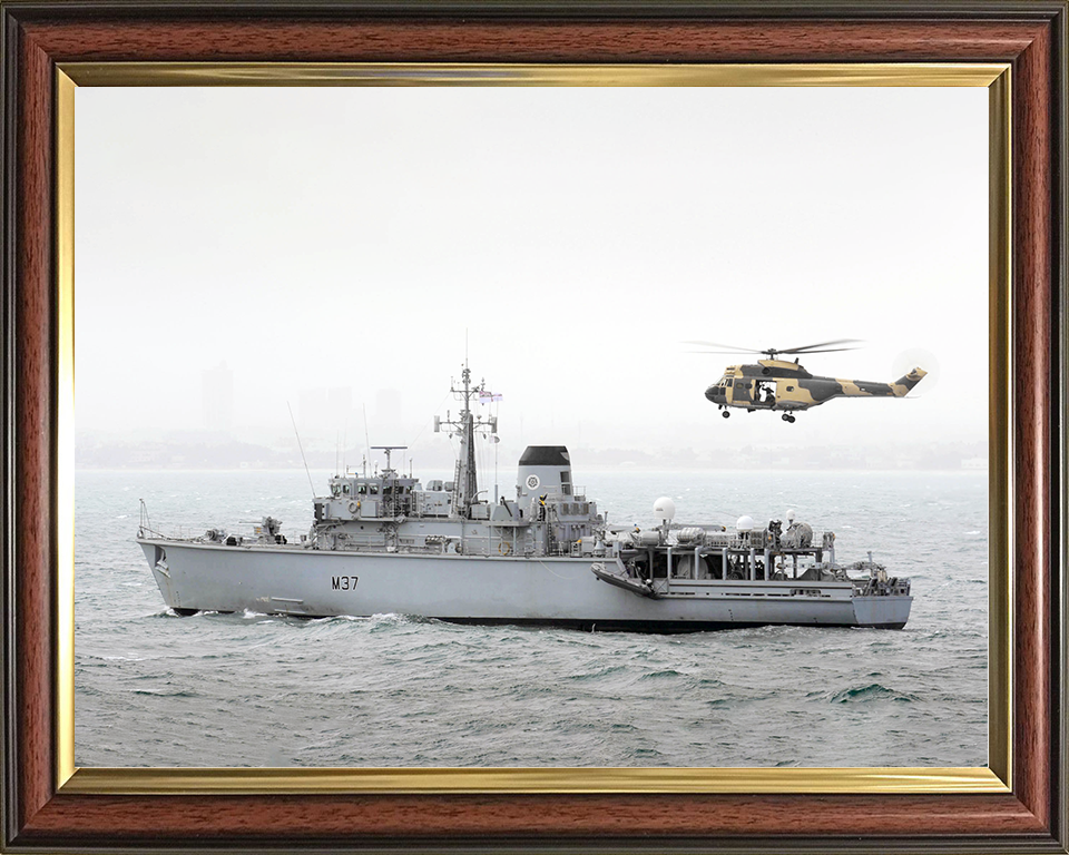 HMS Chiddingfold (M37) Royal Navy Hunt Class Minehunter With Helicopter Photo Print Wall Art Decor Posters, Prints, & Visual Artwork Hampshire Prints 10 x 8 Classic Frame No