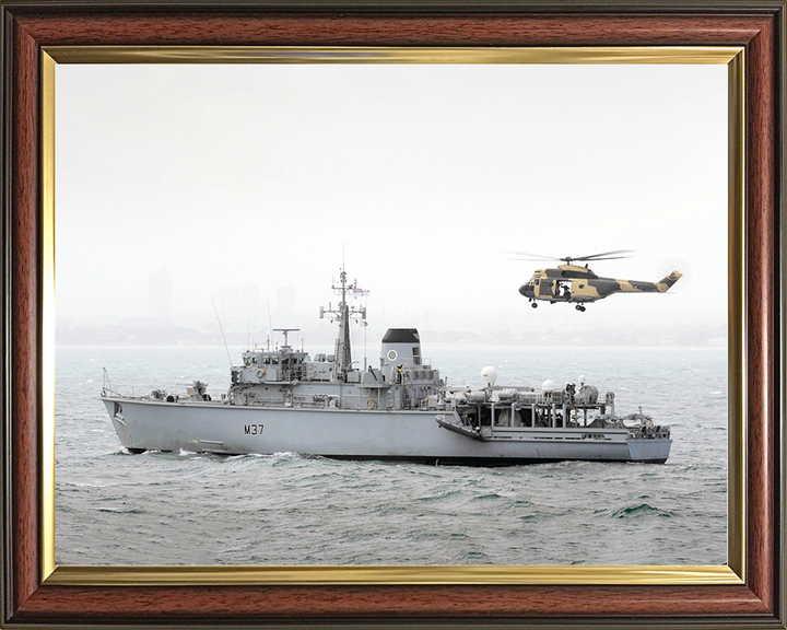 HMS Chiddingfold (M37) Royal Navy Hunt Class Minehunter With Helicopter Photo Print Wall Art Decor Posters, Prints, & Visual Artwork Hampshire Prints 10 x 8 Classic Frame No