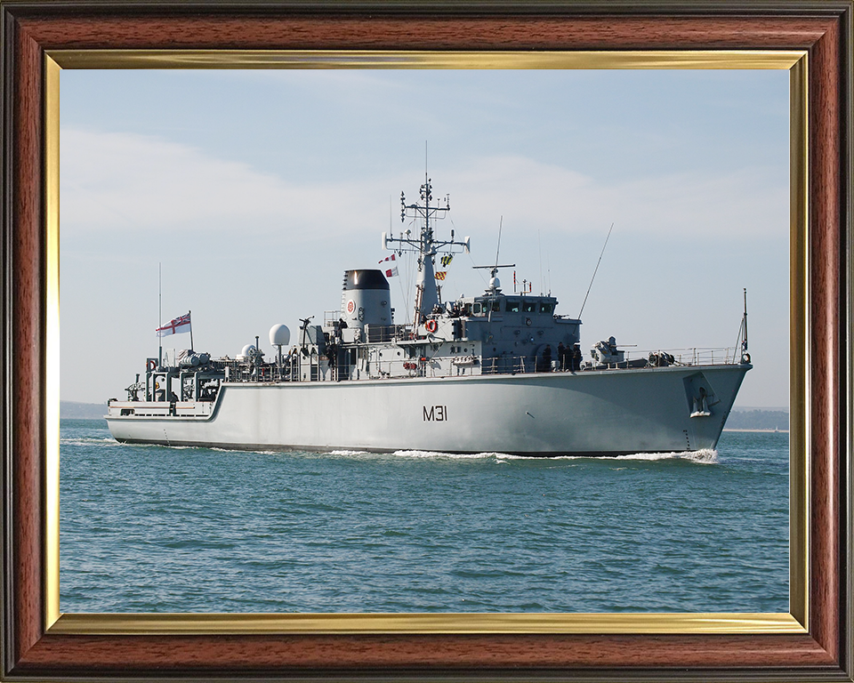 HMS Cattistock (M31) Royal Navy Hunt Class MineHunter Low Starboard View Photo Print Wall Art Decor Posters, Prints, & Visual Artwork Hampshire Prints 10 x 8 Classic Frame No
