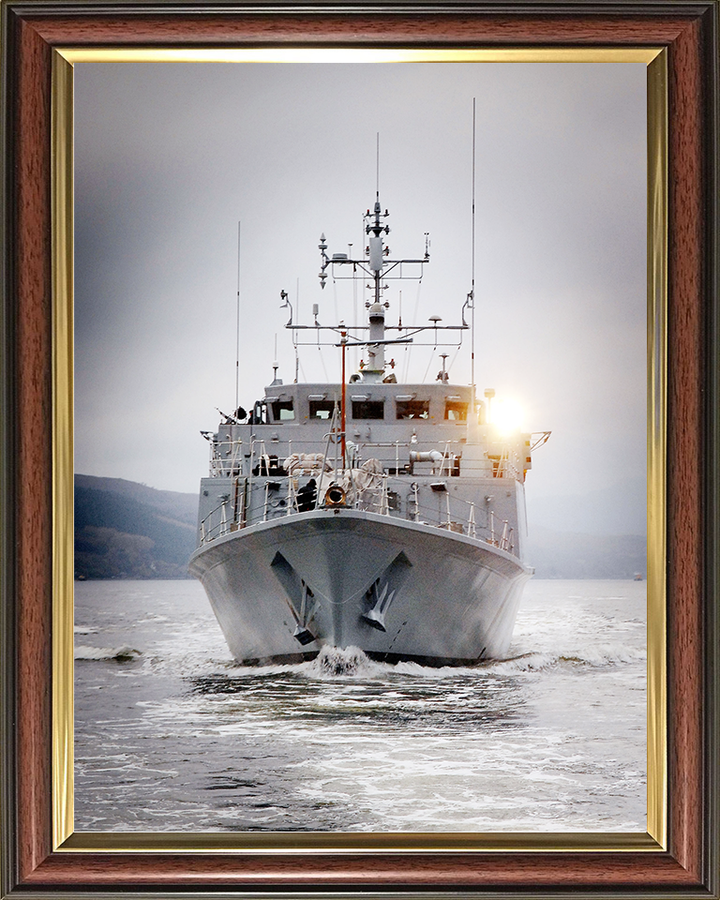 HMS Blyth (M111) Royal Navy Sandown Class Minehunter Scotland 2008 Photo Print Wall Art Decor Posters, Prints, & Visual Artwork Hampshire Prints 10 x 8 Classic Frame No
