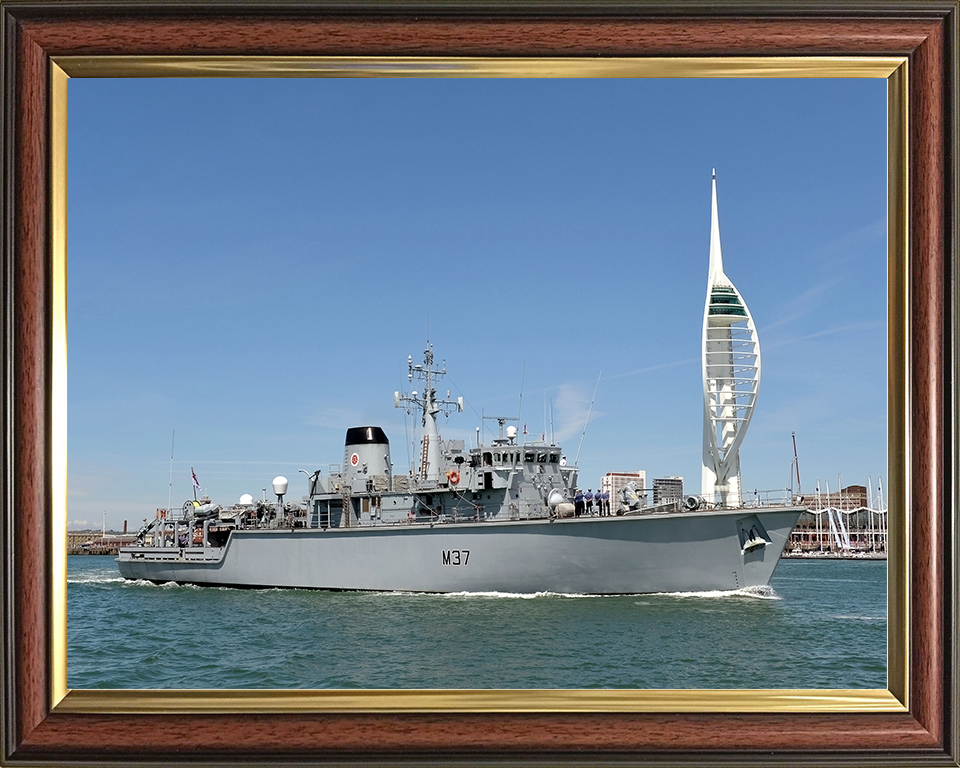 HMS Chiddingfold (M37) Royal Navy Hunt Class Minehunter Leaving Portsmouth Photo Print Wall Art Decor Posters, Prints, & Visual Artwork Hampshire Prints 10 x 8 Classic Frame No