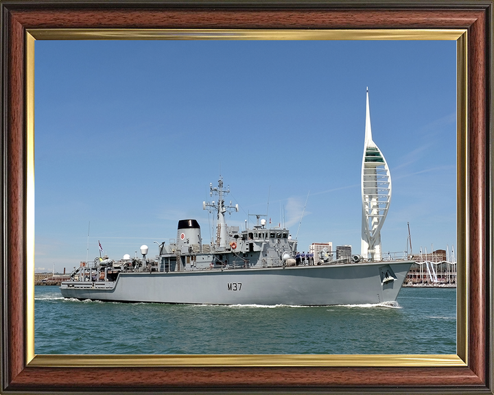 HMS Chiddingfold (M37) Royal Navy Hunt Class Minehunter Leaving Portsmouth Photo Print Wall Art Decor Posters, Prints, & Visual Artwork Hampshire Prints 10 x 8 Classic Frame No