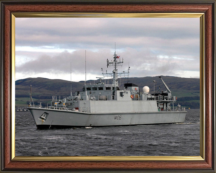 HMS Penzance M106 | Photo Print | Framed Print | Sandown Class | Minehunter | Royal Navy Hampshire Prints