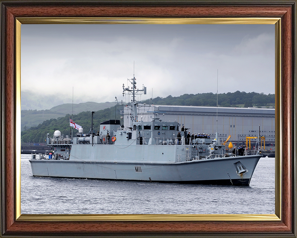 HMS Blyth (M111) Photo Print - Faslane 2012 - Royal Navy Sandown Class Minehunter Posters, Prints, & Visual Artwork Hampshire Prints 10 x 8 Classic Frame No