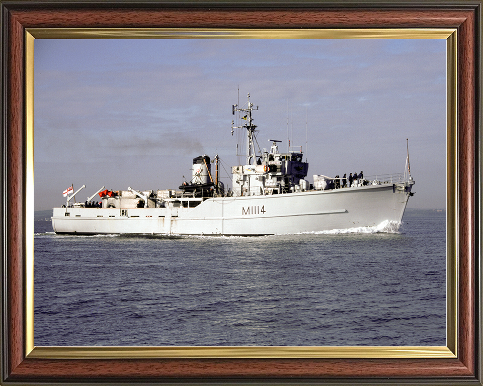 HMS Brinton (M1114) Royal Navy Ton Class Minesweeper Starboard View Photo Print Wall Art Decor Posters, Prints, & Visual Artwork Hampshire Prints 10 x 8 Classic Frame No