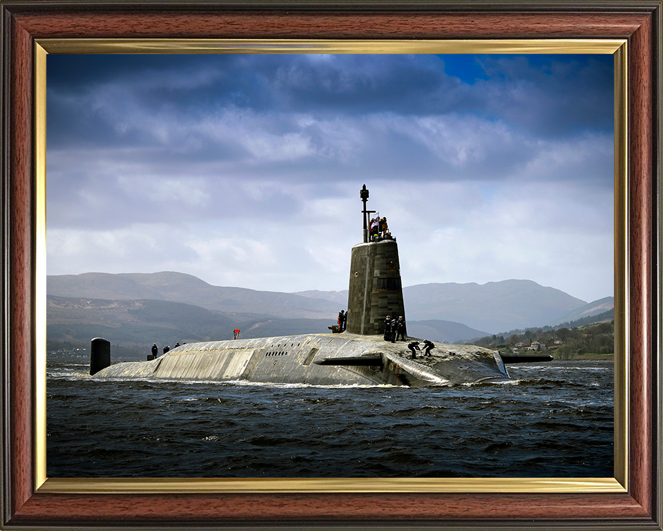 HMS Vigilant (S30) Photo Print - Returning to HNB Clyde - Royal Navy Vanguard Class Submarine Hampshire Prints 10 x 8 Classic Frame No