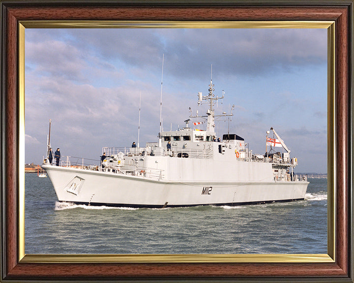 HMS Shoreham M112 | Photo Print | Framed Print | Sandown Class | Minehunter | Royal Navy Hampshire Prints