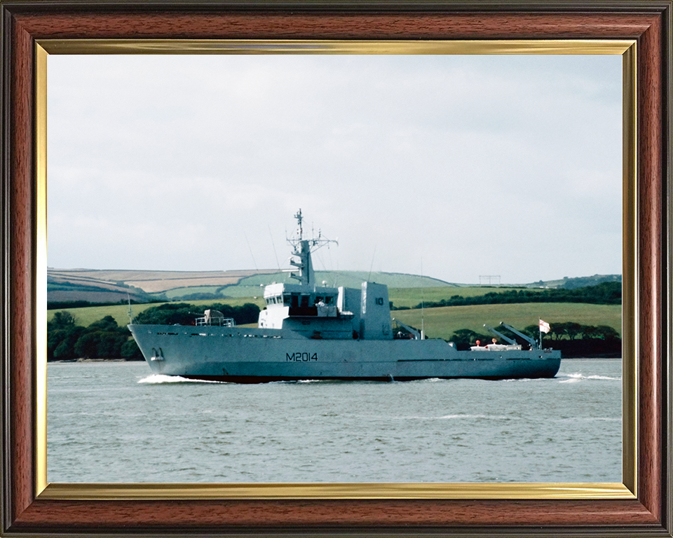 HMS Arun (M2014) Royal Navy River Class Minesweeper Port Side View Photo Print Wall Art Decor Posters, Prints, & Visual Artwork Hampshire Prints 10 x 8 Classic Frame No
