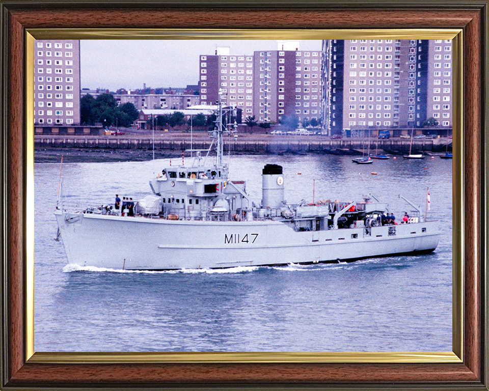 HMS Hubberston M1147 Royal Navy Ton Class Minesweeper Photo Print or Framed Print - Hampshire Prints