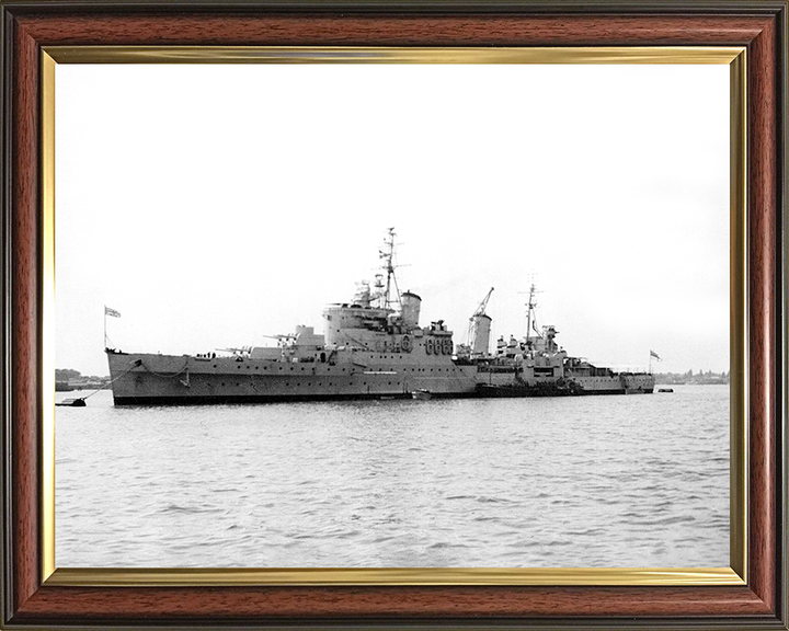 HMS Glasgow (C21) Photo Print - Portsmouth 1947 - Royal Navy Town Class Light Cruiser Posters, Prints, & Visual Artwork Hampshire Prints 10 x 8 Classic Frame No
