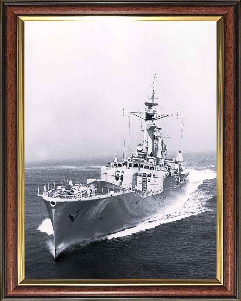 HMS Lowestoft (F103) Photo Print - At Sea 1970 - Royal Navy Rothesay Class Frigate Posters, Prints, & Visual Artwork Hampshire Prints 10 x 8 Classic Frame No