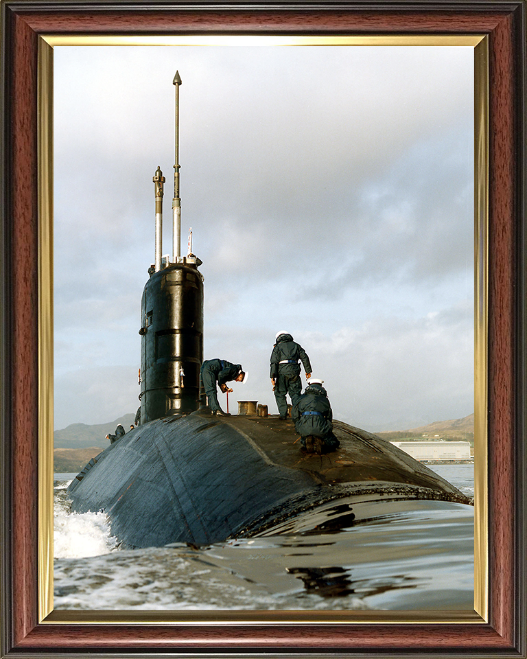 HMS Sceptre (S104) Photo Print - Clyde 1995 - Royal Navy Swiftsure Class Submarine Hampshire Prints 10 x 8 Classic Frame No