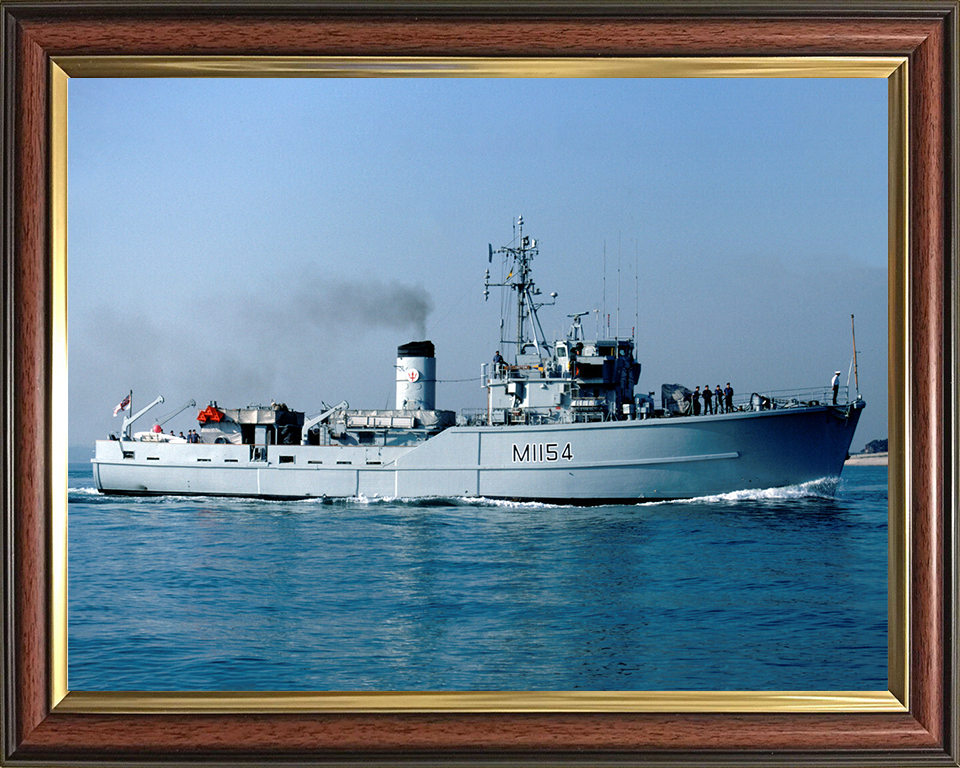 HMS Kellington M1154 | Photo Print | Framed Print | Ton Class | Minesweeper | Royal Navy Hampshire Prints