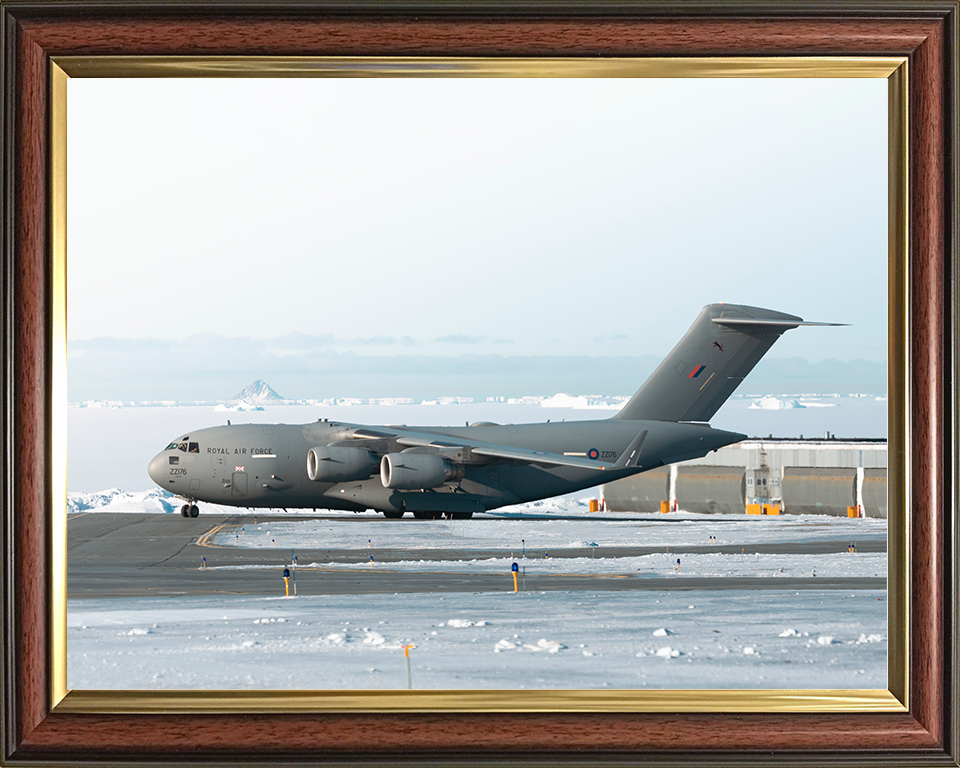 RAF C-17 Globemaster Side on Canada 2026 Photo Print Royal Air Force Aircraft Wall Art Posters, Prints, & Visual Artwork Hampshire Prints 10 x 8 Classic Frame No